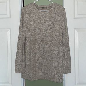 Women’s Lightweight Sweater, Size Medium, Great Condition!